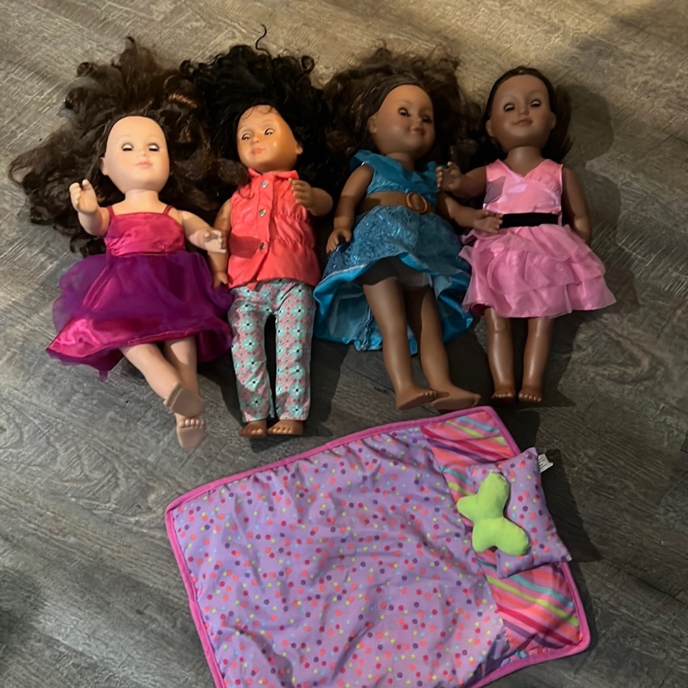 4 dolls